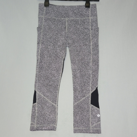 Lululemon Pace Rival Crop Back Zip Pocket White/Black Style W6ABPS size 6 - Picture 1 of 12